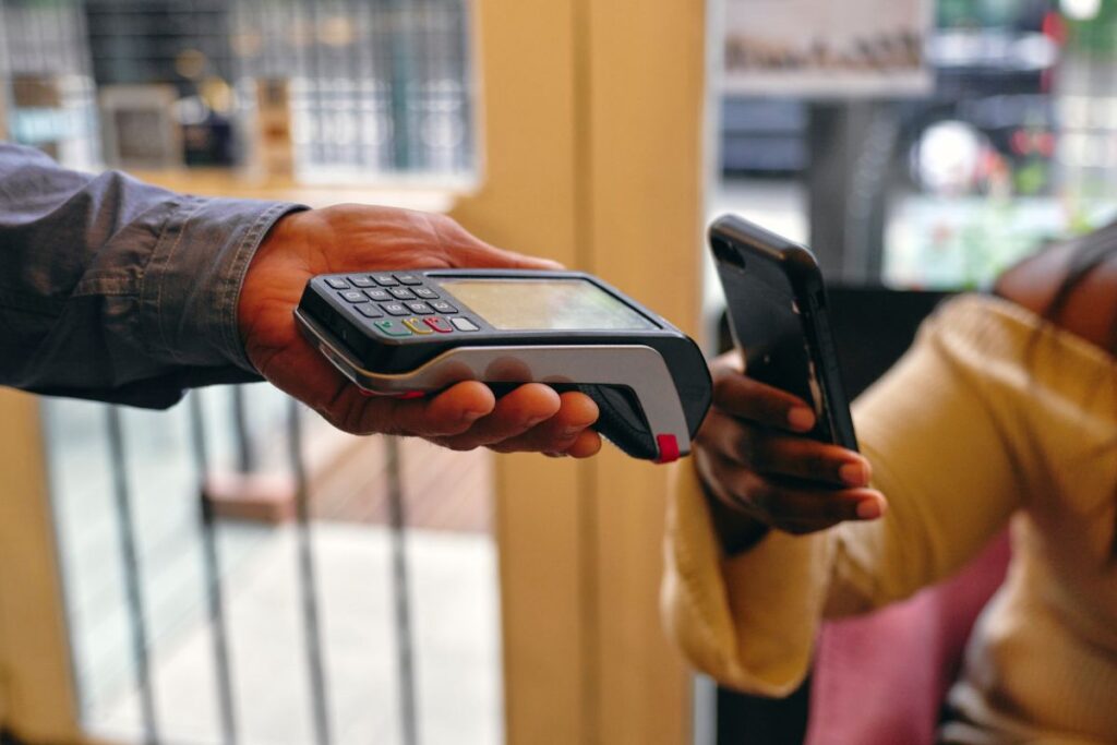 Apple Pay, Google Pay und kontaktloses Bezahlen: Wie die Deutschen 2025 bezahlen?