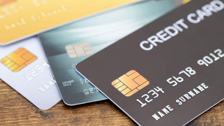 Kreditkarten mit Cashback: Wie bekommt man Geld für seine Einkäufe zurück?