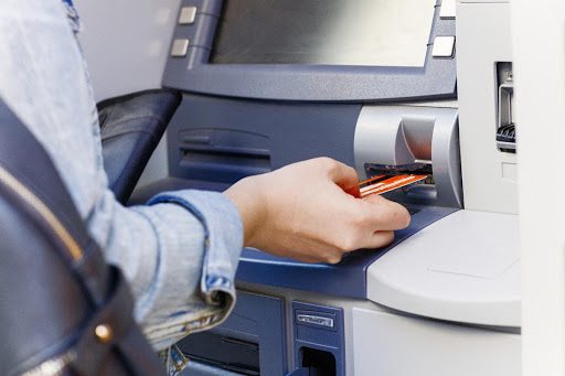 Abhebungs- und überweisungsgebühren: erfahren sie mehr über die bankgebühren in Deutschland!