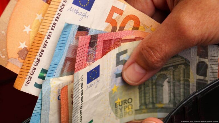 Auswirkungen der EZB-Politik auf die deutsche wirtschaft!