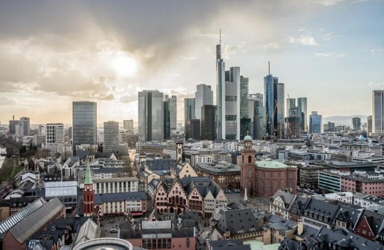 Trends im Bereich Mikroinvestitionen in Deutschland: Wie Man mit Geringem Kapital Startet?
