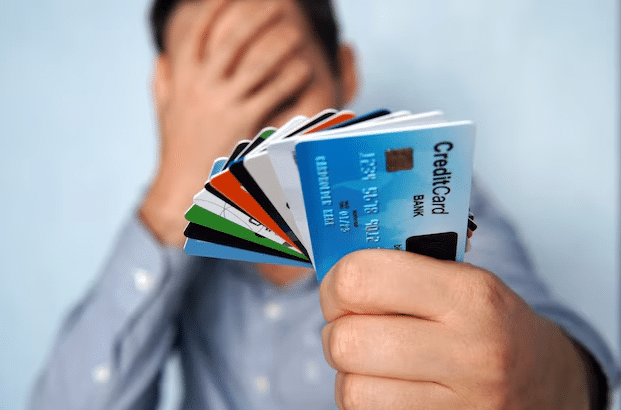 Ventajas e inconvenientes de tener varias tarjetas de crédito en España
