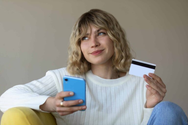 Tarjeta de crédito digital frente a tarjeta tradicional: cuál elegir en España