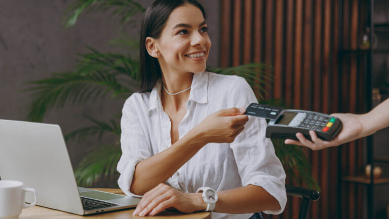 Best credit cards to earn Qantas points