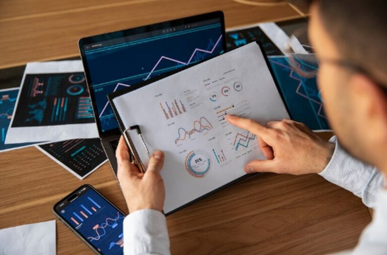 How to monitor the performance of your investment portfolio