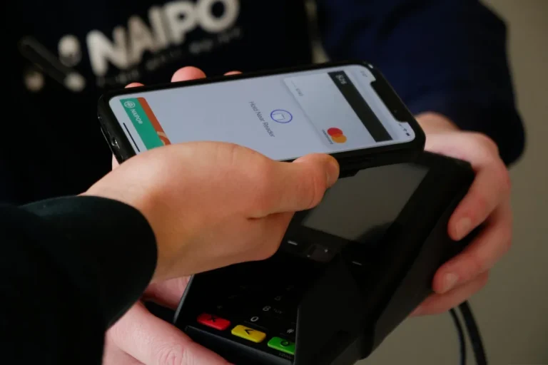 Cards integrated with Apple Pay and Google Pay!