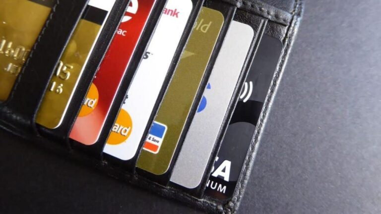 Cartões que oferecem isenção de anuidade por uso mínimo