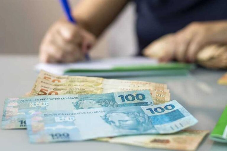 Como usar o 13º salário com inteligência financeira?