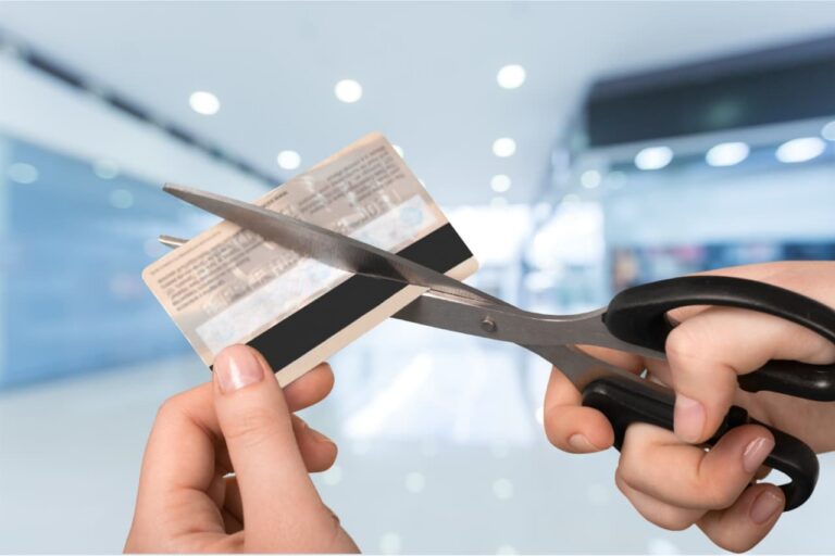 Como cancelar um cartão de crédito de forma correta?