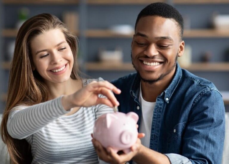 Como os jovens adultos podem iniciar a vida financeira com equilíbrio?