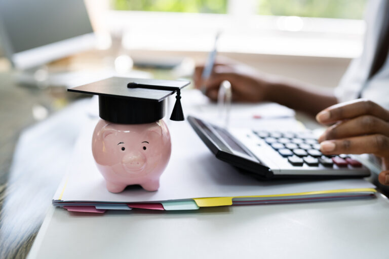 Como planejar as finanças para os estudos universitários!