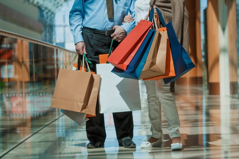 Estratégias para economizar em compras de roupas e itens de moda no Brasil!