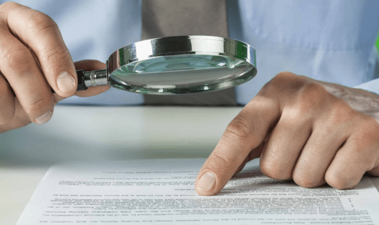 A importância de revisar periodicamente seus contratos de serviços e assinaturas no Brasil!