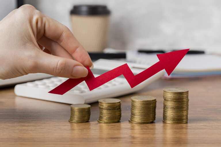 Como a alta dos juros está influenciando as decisões de financiamento e poupança no Brasil?