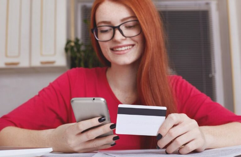 Como negociar a anuidade do seu cartão de crédito com o banco?