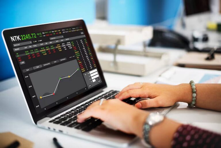 Como funcionam os fundos cambiais e quando utilizá-los no Brasil?