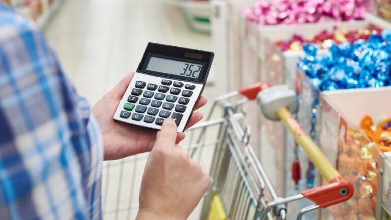 Saiba como a inflação afeta o poder de compra no Brasil e descubra como proteger seu orçamento pessoal!
