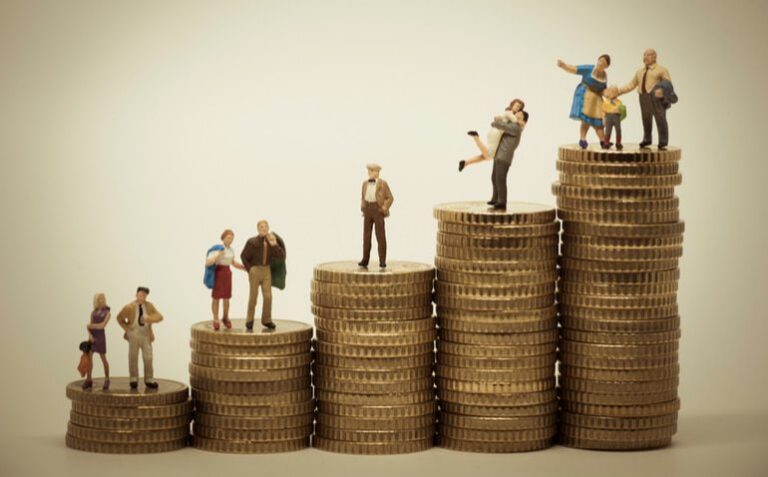 Planejamento de aposentadoria: Investir por conta própria ou previdência privada?